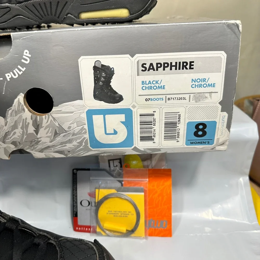Burton Sapphire Snowboard Boots Womens 8 Black Chrome‎ Studded Excellent in Box